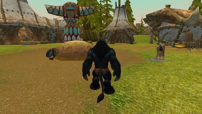 Ein Tauren steht mit dem Rücken zur Kamera zwischen Zelten und Totems im Camp Narache.